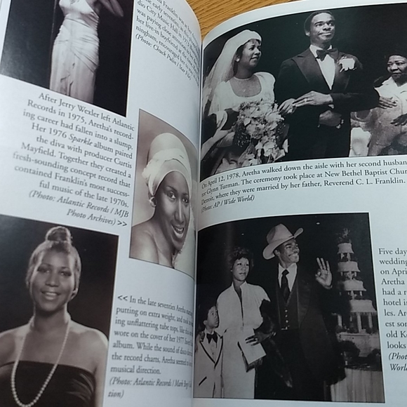 Aretha Franklin:Tribute Edition softcover Bio - Picture 12 of 16